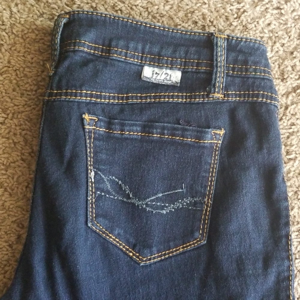 17/21 Straight Leg Jeans